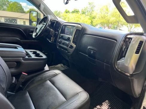 Used 2018 GMC Sierra 2500 SLT w/ Duramax Plus Package AWD/4WD image 20