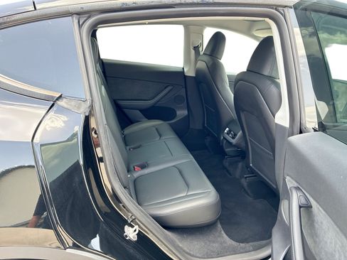 Certified 2023 Tesla Model Y AWD image 11