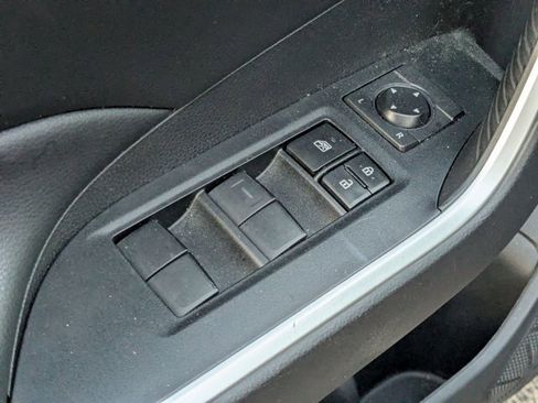 Used 2021 Toyota RAV4 XLE image 12