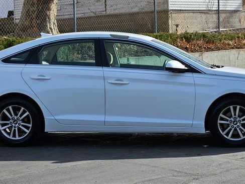 Used 2015 Hyundai Sonata SE w/ Option Group 02 image 6