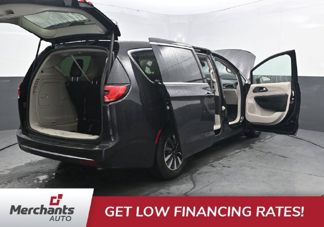 Used 2023 Chrysler Pacifica Touring-L FWD image 47