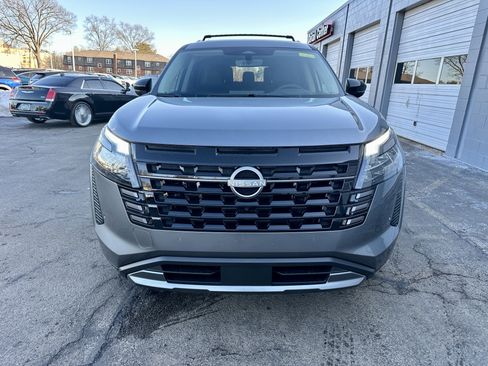 New 2026 Nissan Pathfinder Platinum image 10