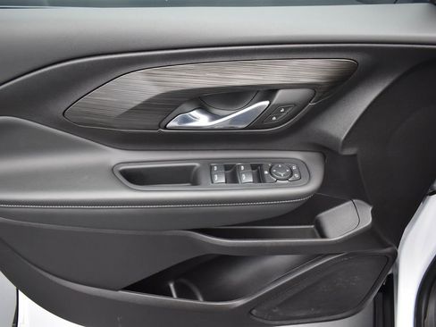 Used 2024 GMC Terrain SLE image 17