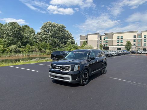 Certified 2023 Kia Telluride S w/ S Sunroof Package AWD/4WD image 1