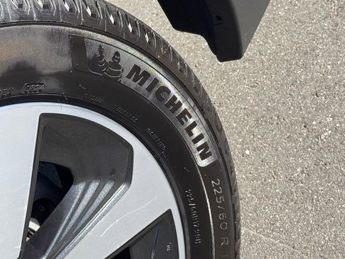 Used 2018 Subaru Forester 2.5i Premium w/ All-Weather Package image 10