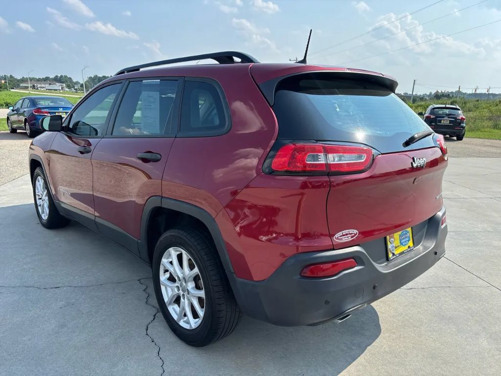 Used 2016 Jeep Cherokee Sport FWD image 6
