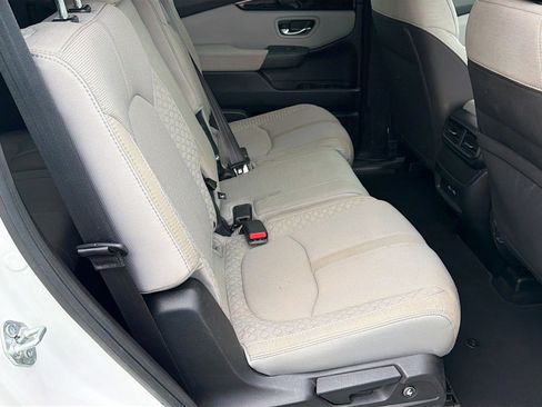 Used 2023 Honda Pilot LX image 27