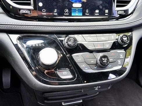 New 2026 Chrysler Pacifica Select AWD/4WD image 33