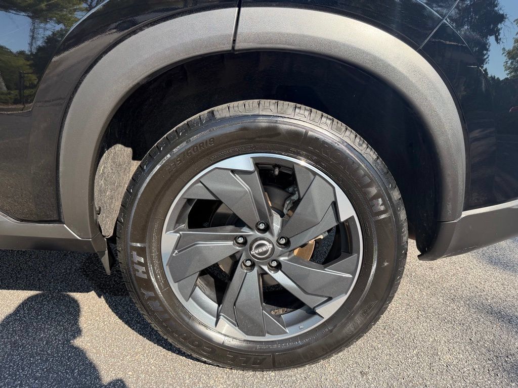 Used 2025 Nissan Rogue SV FWD image 43