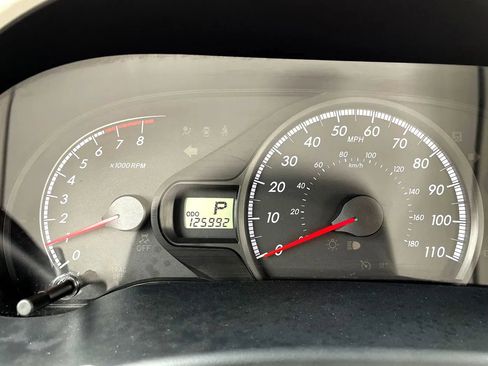 Used 2012 Toyota Sienna w/ Towing Pkg FWD image 16