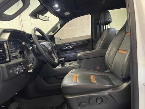 Used 2023 GMC Sierra 1500 AT4 w/ Technology Package AWD/4WD image 10
