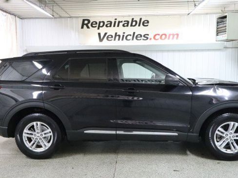 Used 2021 Ford Explorer XLT w/ Equipment Group 202A AWD/4WD image 4