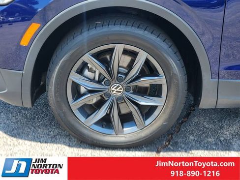 Used 2023 Volkswagen Tiguan SE w/ Panoramic Sunroof Package FWD image 13