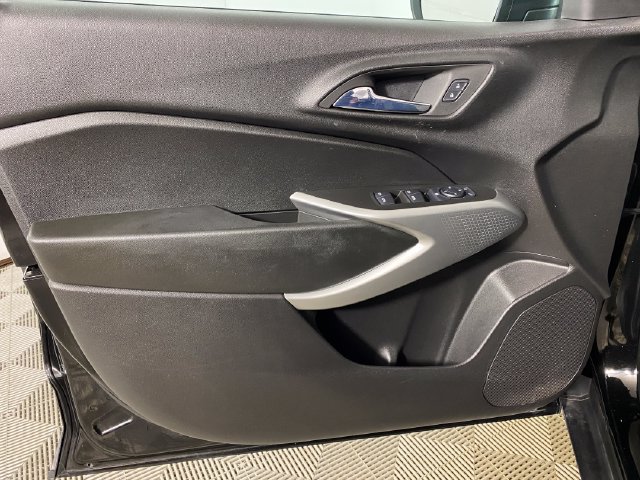 Used 2024 Chevrolet Trax LS w/ LS Convenience Package FWD image 12