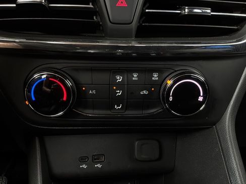Used 2025 Buick Encore GX Preferred FWD image 26
