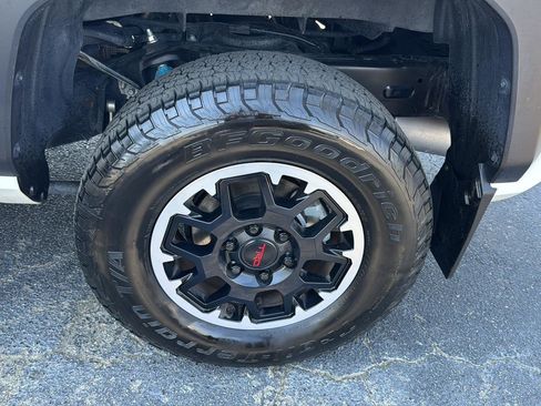 Used 2024 Toyota Tacoma TRD Off-Road image 32