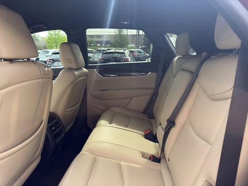 Used 2017 Cadillac XT5 FWD image 10