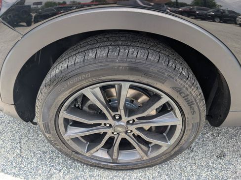 Used 2018 Ford Explorer XLT w/ Equipment Group 202A AWD/4WD image 12