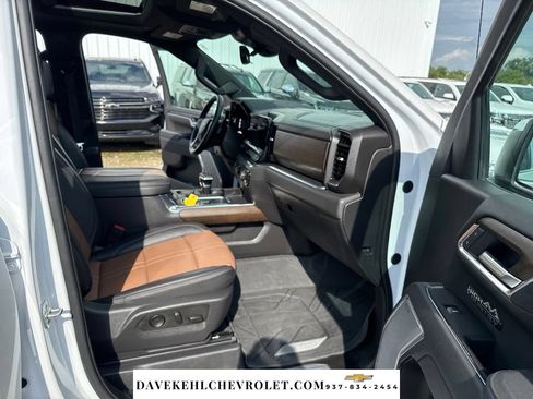 Used 2025 Chevrolet Silverado 1500 High Country w/ High Country Premium Package AWD/4WD image 28