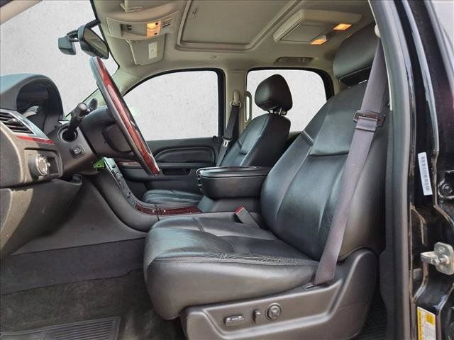 Used 2014 Cadillac Escalade Luxury RWD image 10