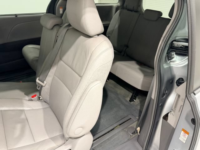 Used 2017 Toyota Sienna XLE w/ XLE Navigation Package FWD image 34