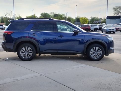 Used 2025 Nissan Pathfinder SV FWD image 15