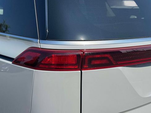 Used 2024 Kia Carnival SX FWD image 9