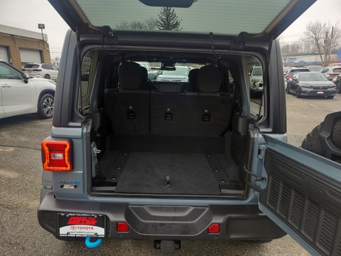 Used 2024 Jeep Wrangler Unlimited image 30