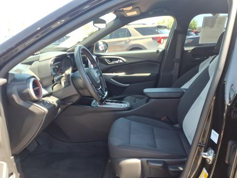 Used 2025 Chevrolet Trax RS w/ Driver Confidence Package FWD image 14