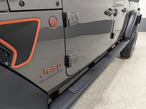 Used 2022 Jeep Gladiator Mojave w/ Cold Weather Group image 9