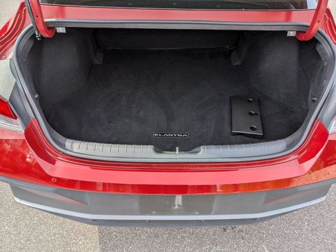 Used 2025 Hyundai Elantra SE w/ Cargo Package FWD image 31