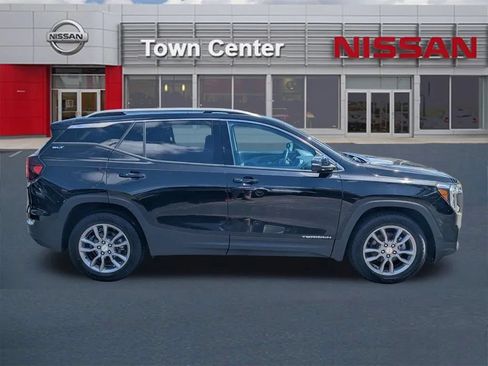 Used 2024 GMC Terrain SLT FWD image 8