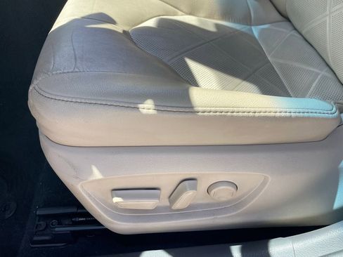 Used 2018 Toyota Camry XLE image 5