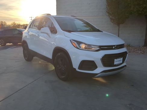 Used 2020 Chevrolet Trax LT w/ Driver Confidence Package image 8