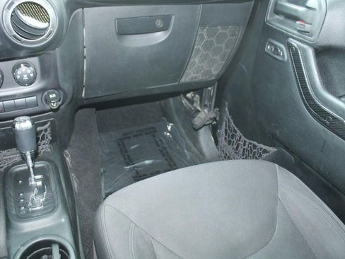 Used 2017 Jeep Wrangler Unlimited Sport w/ Quick Order Package 24S image 17