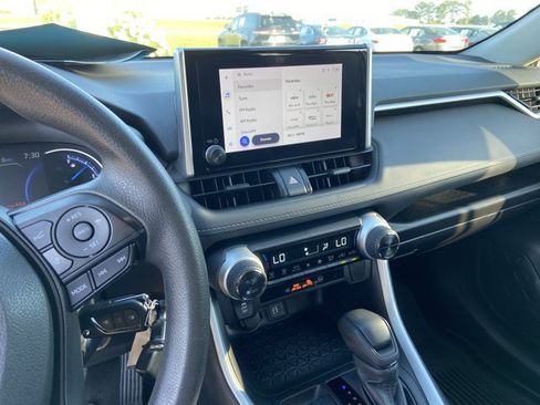 Used 2023 Toyota RAV4 LE AWD/4WD image 27