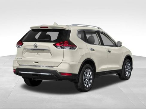 Used 2017 Nissan Rogue SV w/ SV Premium Package FWD image 2