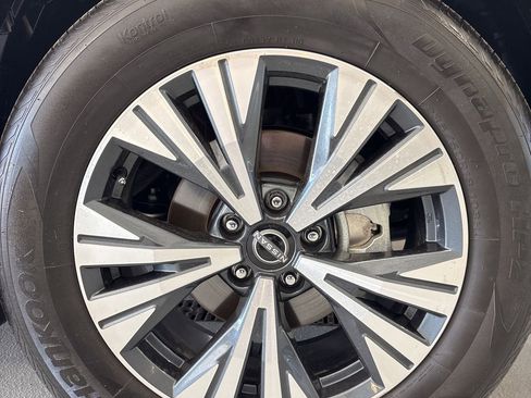 Used 2023 Nissan Rogue SV w/ SV Premium B Package image 12