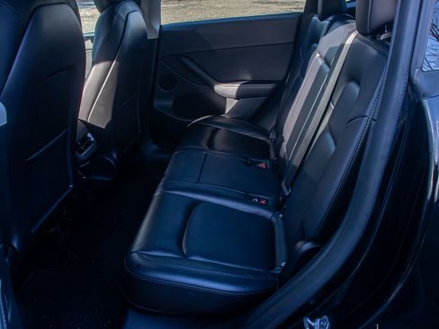 Used 2022 Tesla Model Y Long Range image 14