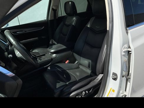 Used 2017 Cadillac XT5 Luxury w/ Driver Awareness Package FWD image 9