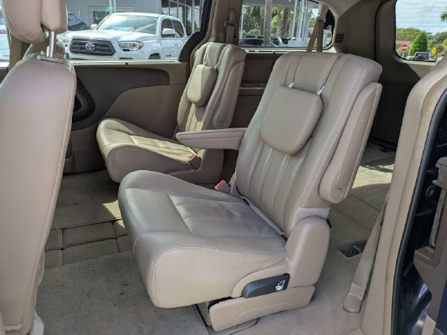 Used 2015 Chrysler Town & Country Touring FWD image 17