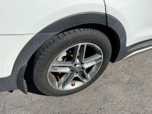 Used 2017 Hyundai Santa Fe Limited image 8