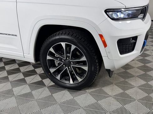 Certified 2023 Jeep Grand Cherokee Overland w/ Luxury Tech Group IV AWD/4WD image 13