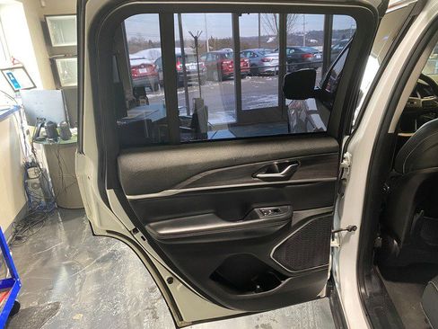 Used 2022 Jeep Grand Cherokee Limited image 11