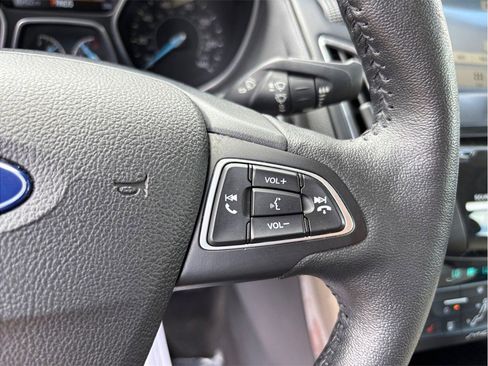 Used 2018 Ford Focus Titanium w/ Titanium Technology Package FWD image 28