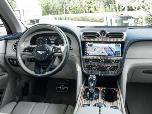 Used 2023 Bentley Bentayga Extended Wheelbase AWD/4WD image 20