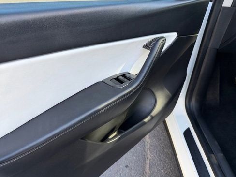 Used 2020 Tesla Model Y Performance image 11