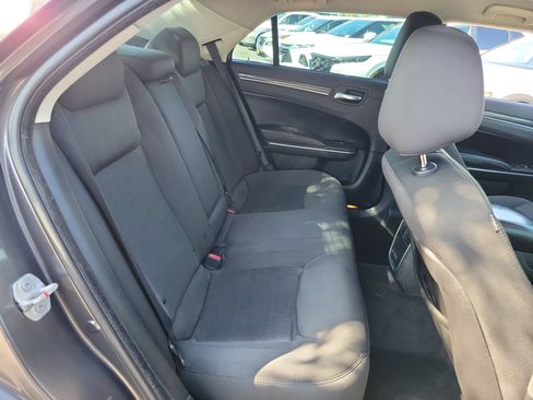 Used 2018 Chrysler 300 Touring w/ Chrome Appearance Package RWD image 22
