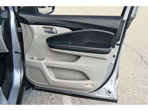 Used 2022 Honda Pilot Touring image 16