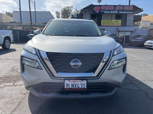 Used 2023 Nissan Rogue SV image 3
